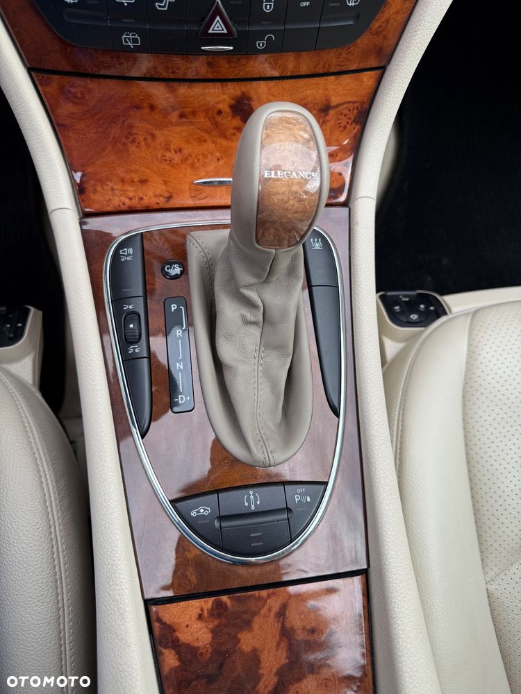 Mercedes-Benz Klasa E 500 4-Matic T Elegance - 26