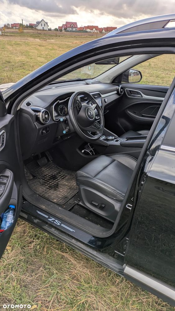 MG ZS EV Luxury - 5