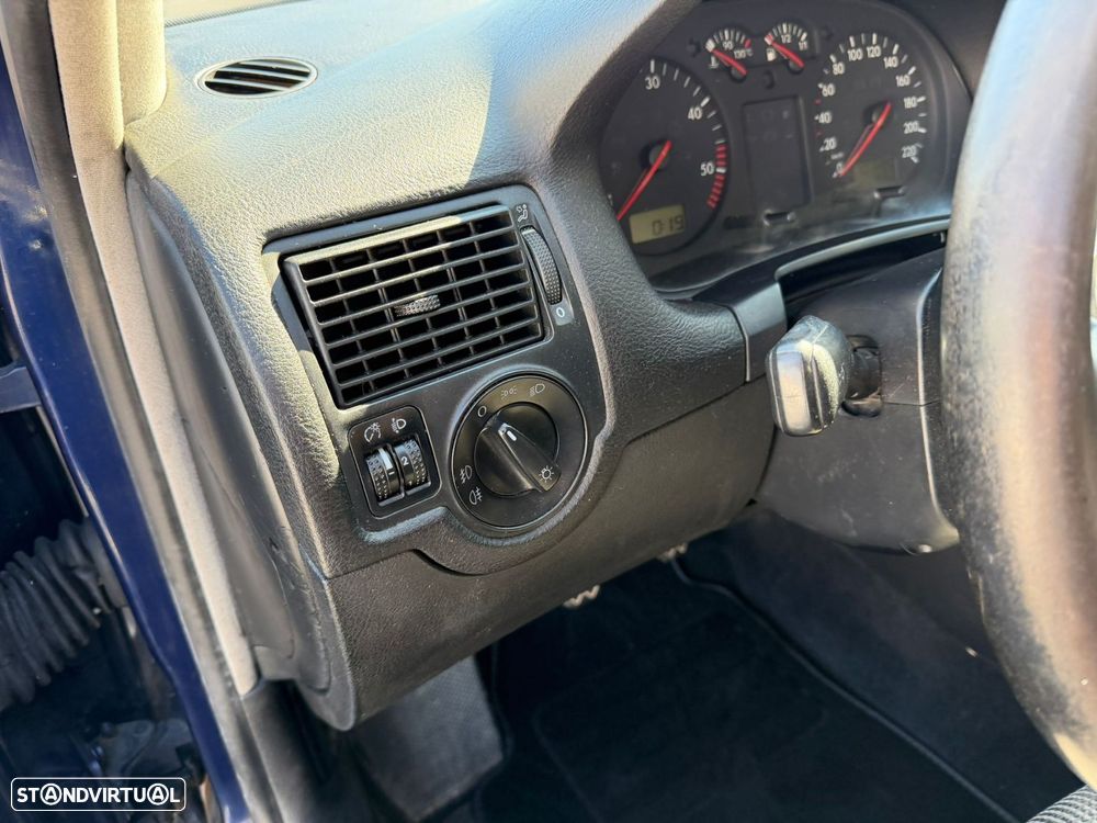 VW Golf 1.9 TDi Highline - 26