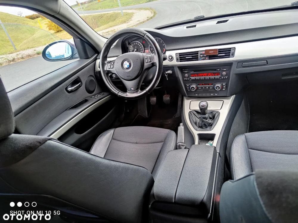 BMW Seria 3 320i - 14