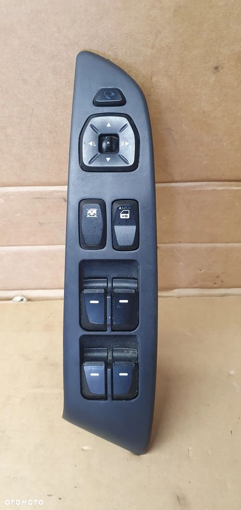 Przełącznik panel szyb lewy przód Hyundai IX35 93570-2Y8109P - 1