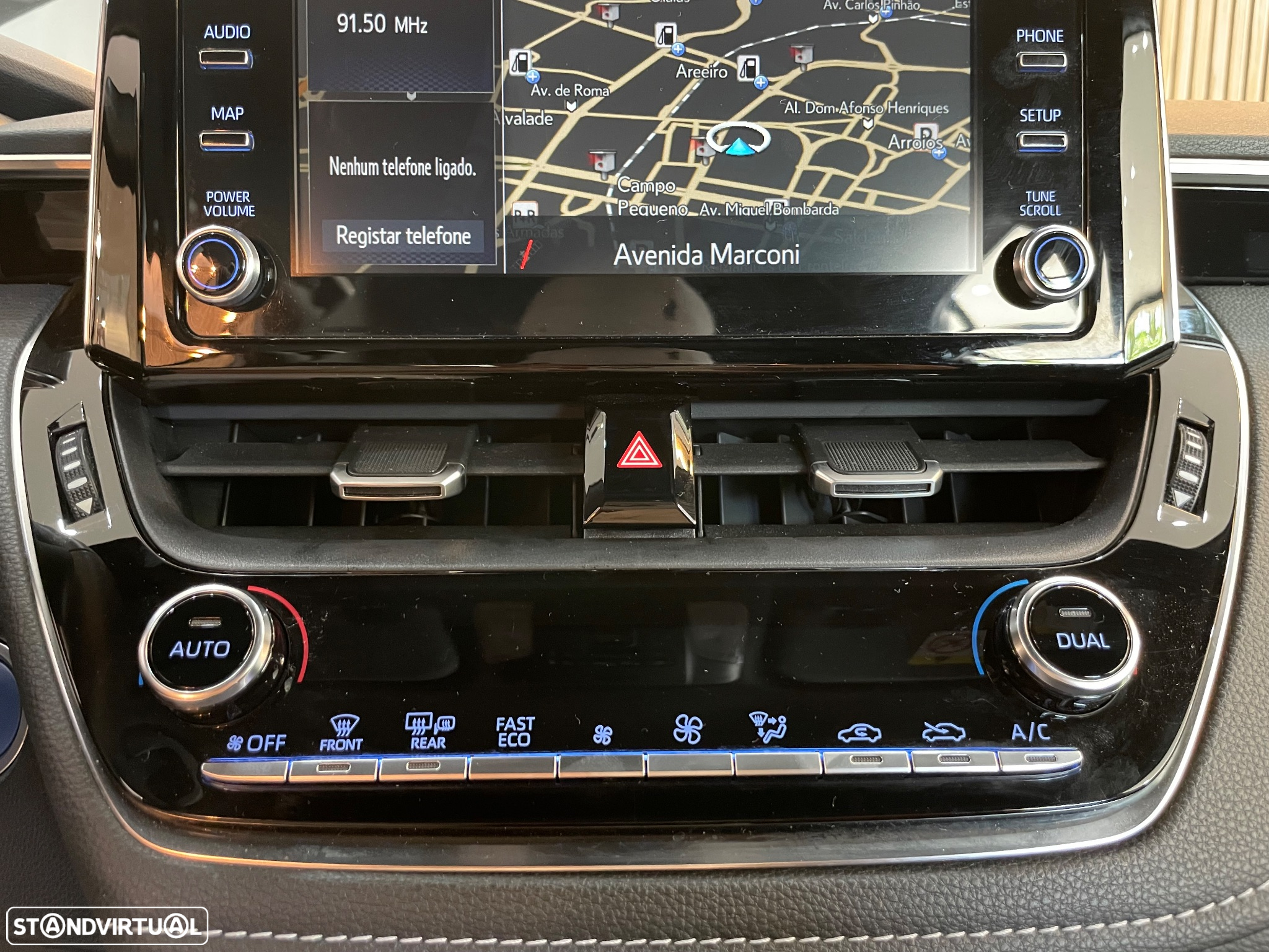 Toyota Corolla 1.8 Hybrid Exclusive - 20