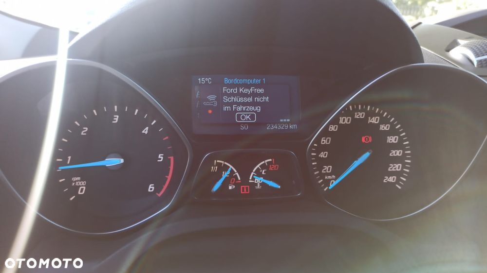 Ford Kuga 2.0 TDCi 2x4 Titanium - 4