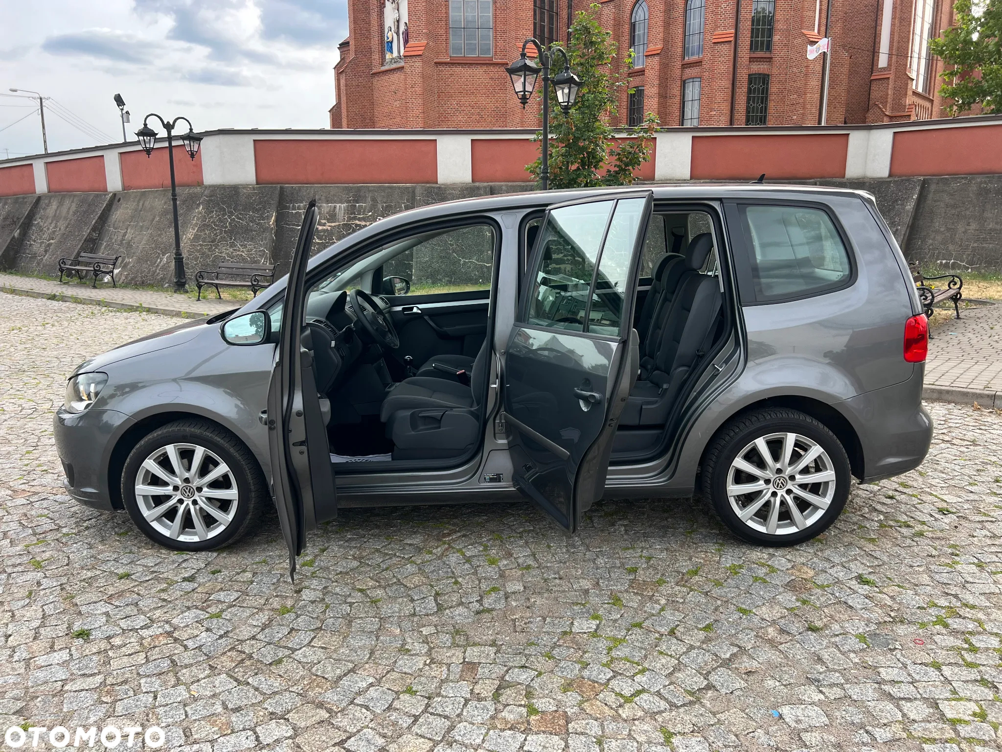 Volkswagen Touran 1.6 TDI DPF Highline - 10