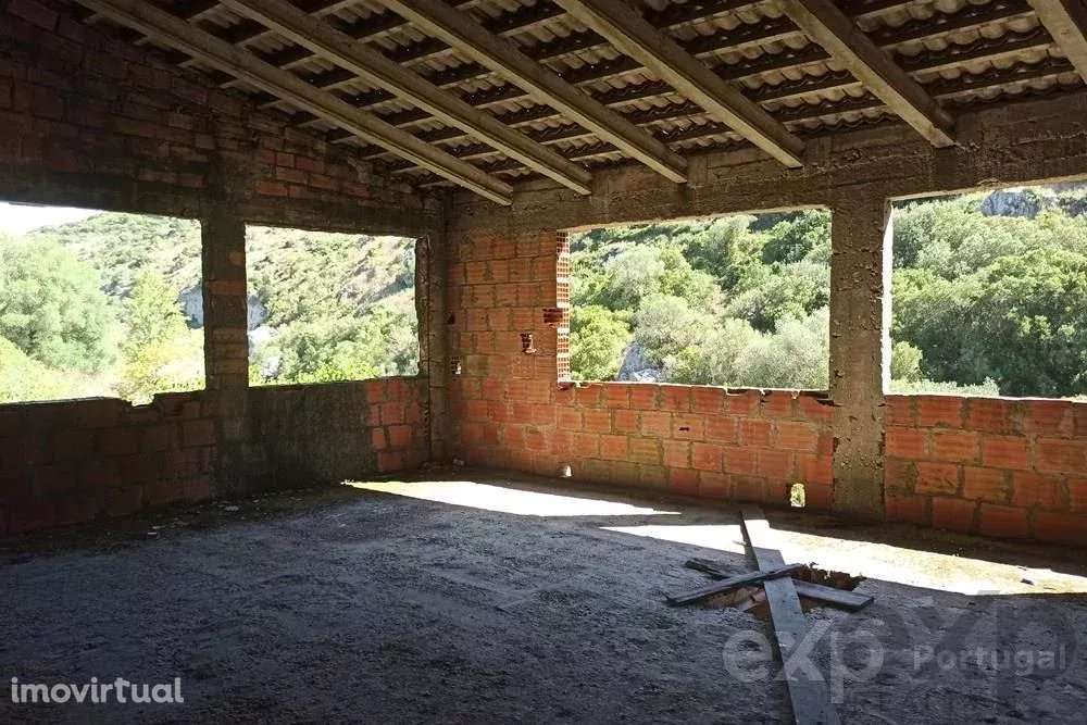 Armazém com terreno junto ao rio Trancão - Grande imagem: 4/17