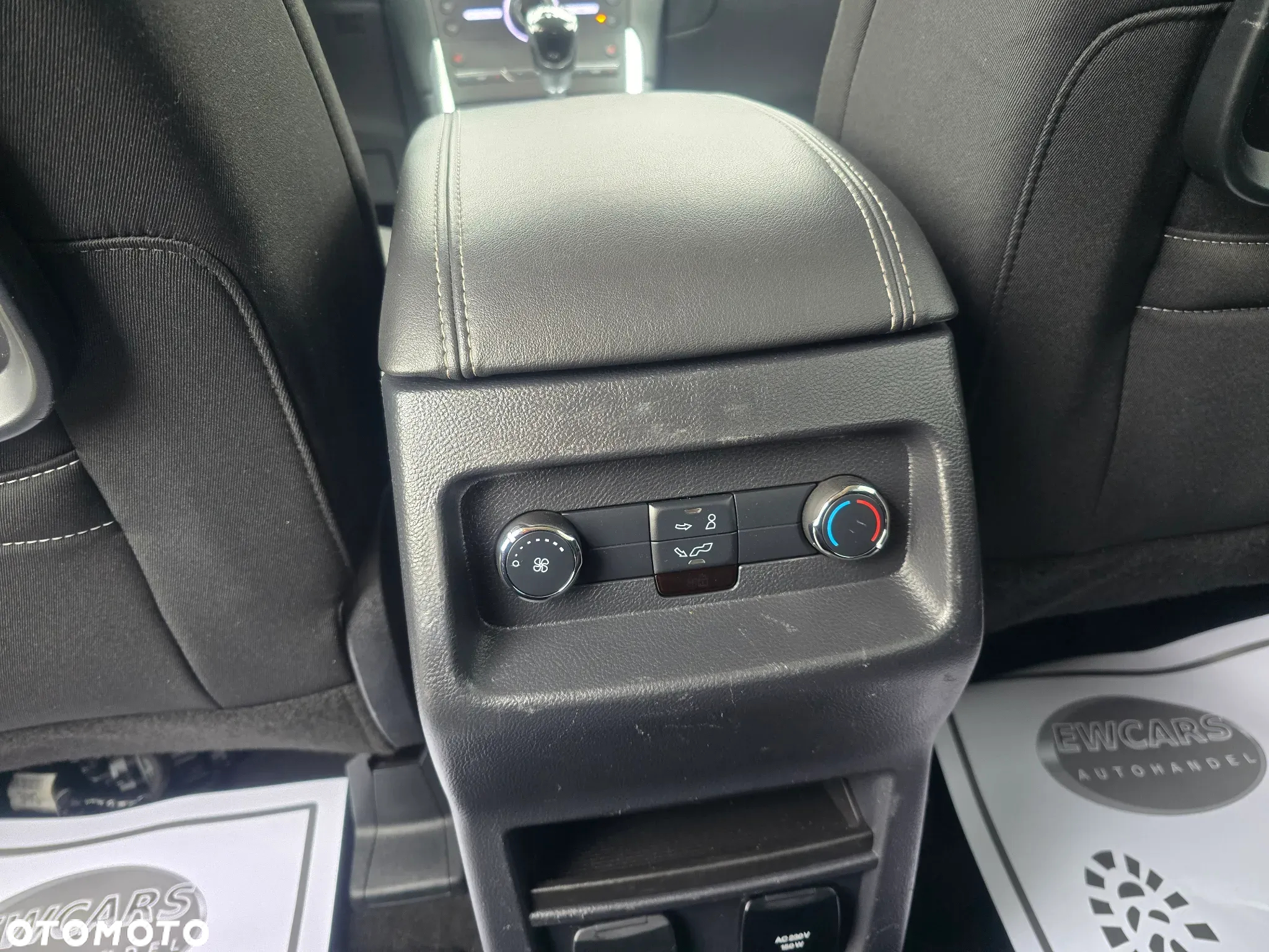 Ford Galaxy 2.0 TDCi Titanium - 17