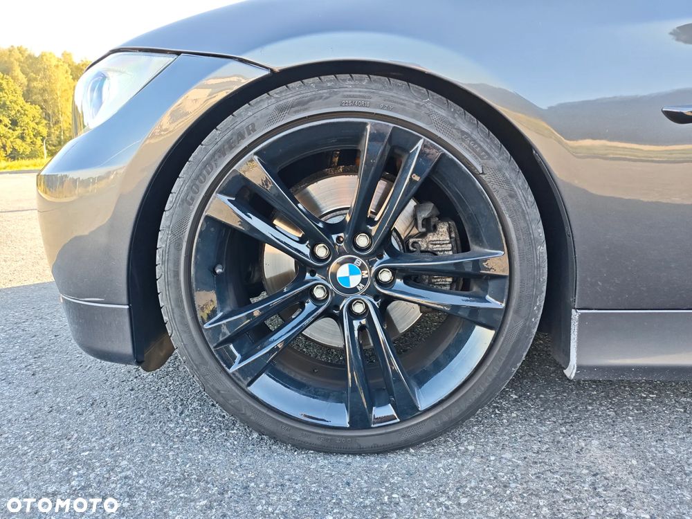 BMW Seria 3 330i - 12