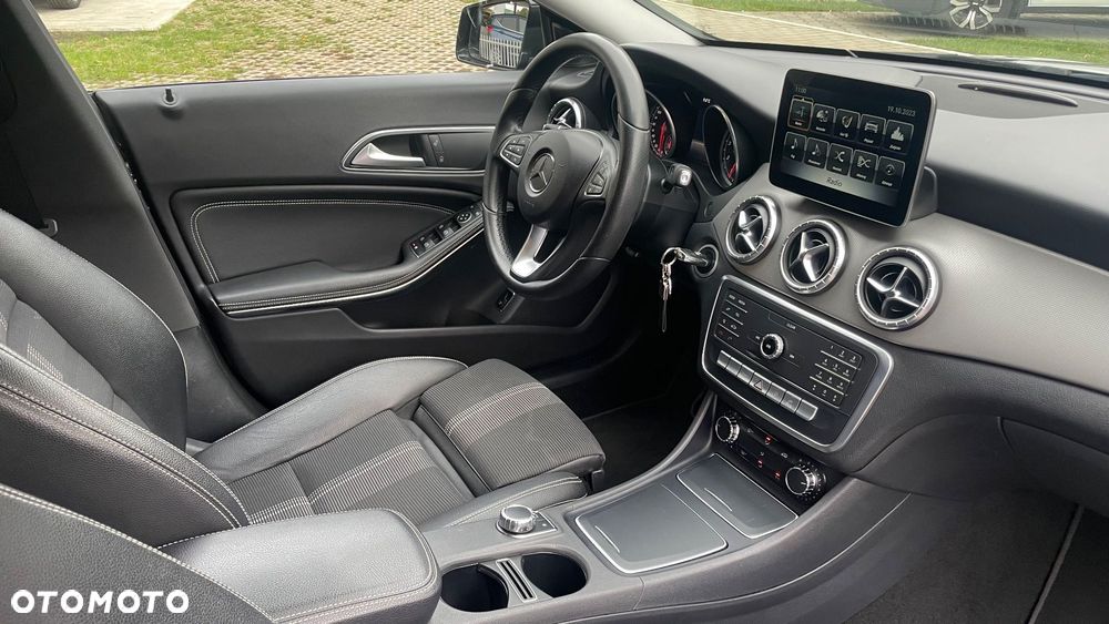 Mercedes-Benz CLA 180 7G-DCT AMG Line - 26