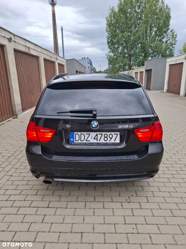 BMW Seria 3 318d DPF Touring - 9