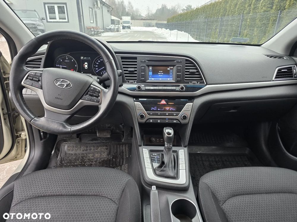 Hyundai Elantra 1.6 CRDi BlueDrive Style DCT - 8