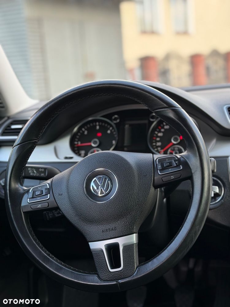 Volkswagen Passat 2.0 Blue TDI SCR Highline - 17