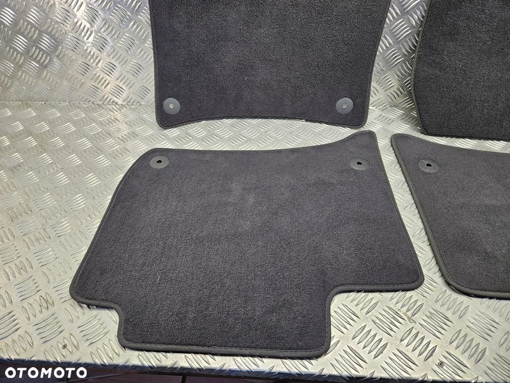 VW TOUAREG 7P 10-18R WYCIERACZKI DYWANIKI WELUROWE CZARNE KOMPLET PRZOD TYL 7P1863011 LOB 7P6862478A ORYGINAL - 4