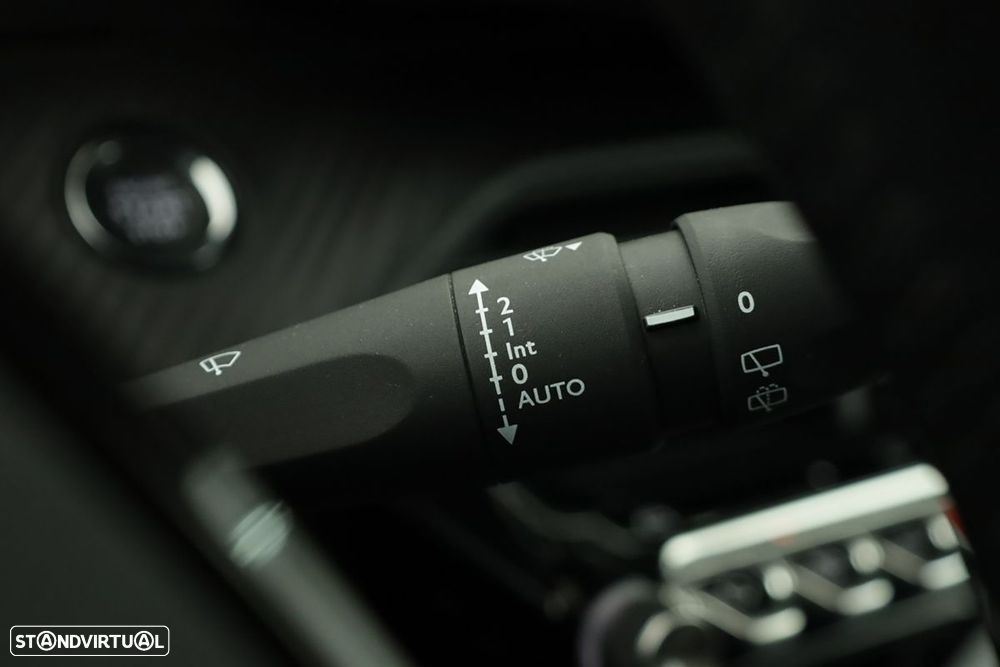 Peugeot e-2008 54 kWh Allure - 19