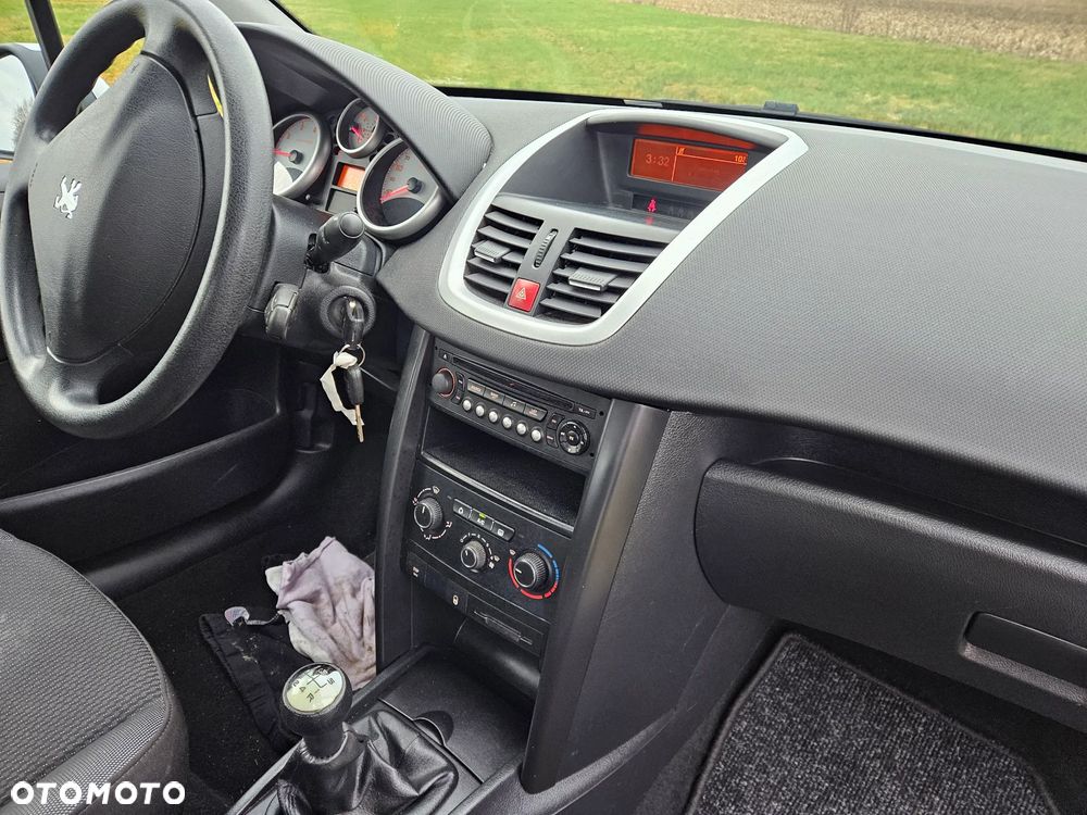 Peugeot 207 1.4 16V Trendy - 10