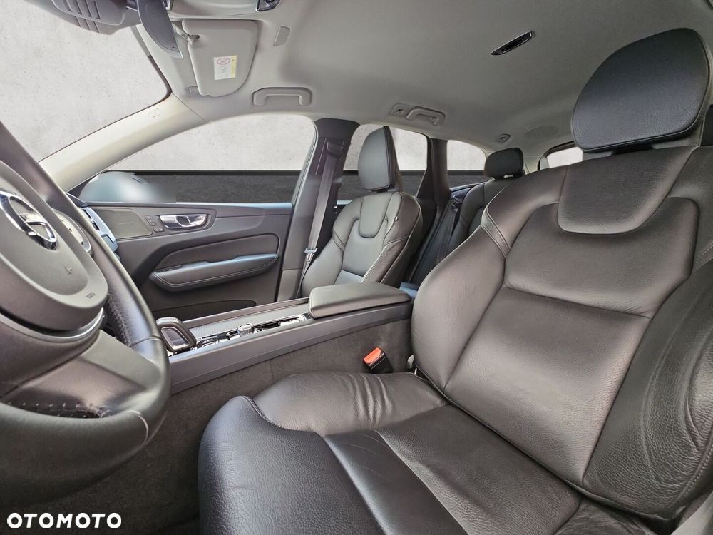 Volvo XC 60 B5 B AWD Momentum Pro - 12