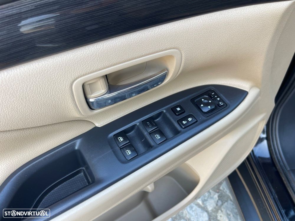 Mitsubishi Outlander 2.2 DI-D Instyle Navi - 23