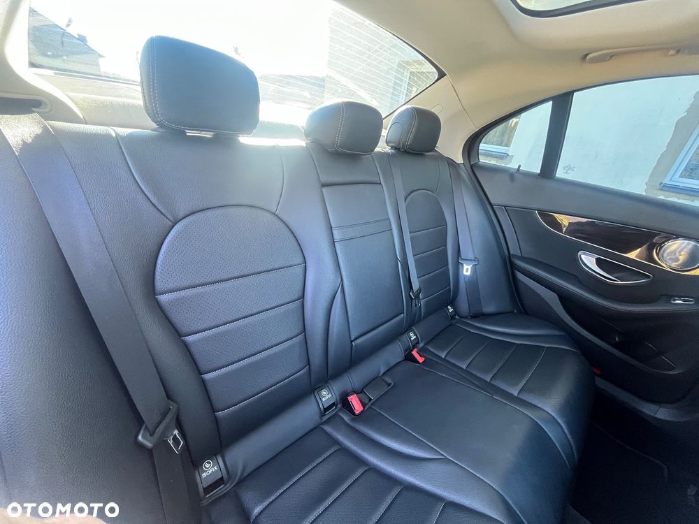 Mercedes-Benz Klasa C 300 7G-TRONIC - 28