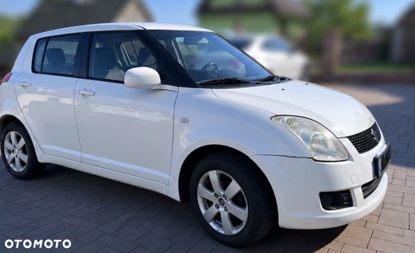 Suzuki Swift - 1