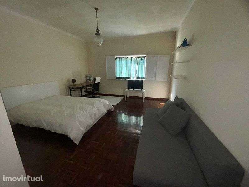 Moradia V5 no bairro dos Penedos Altos - Grande imagem: 5/8