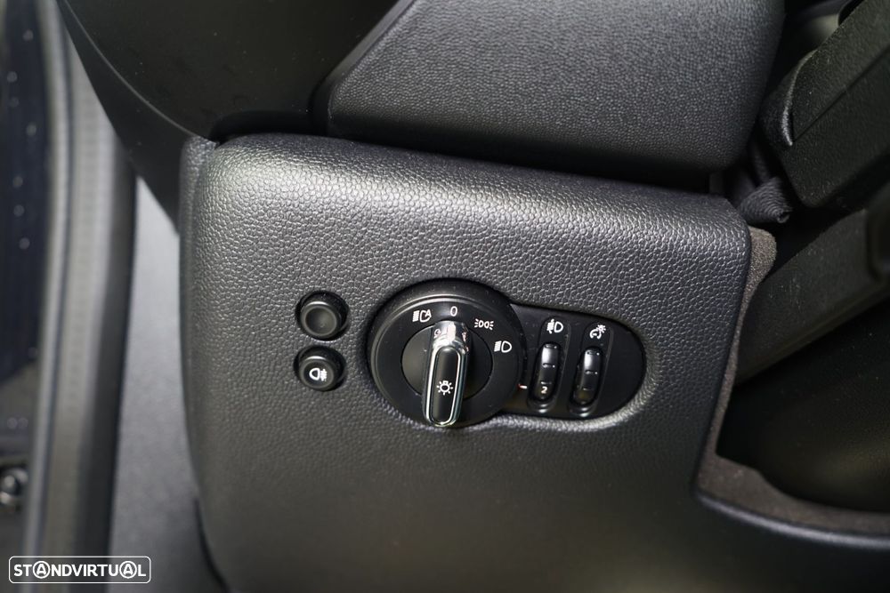 MINI 3 Portas Cooper SE Premium Classic - 26