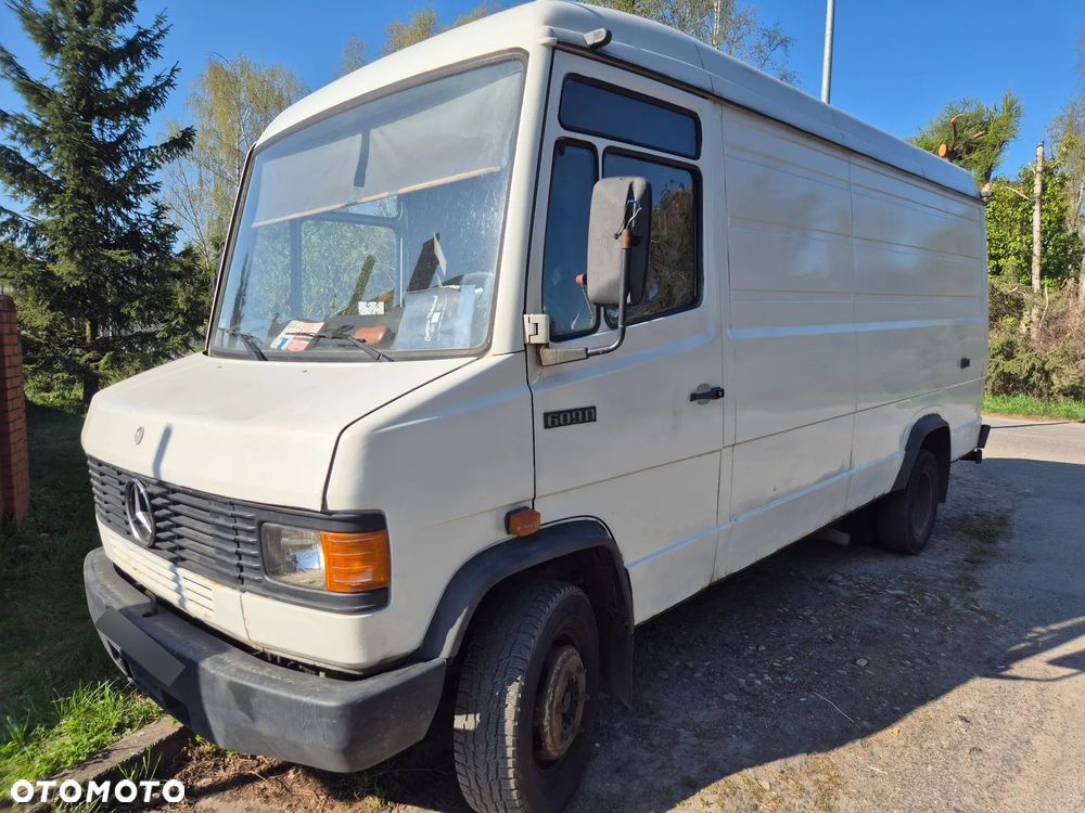 Mercedes-Benz 609 - 2