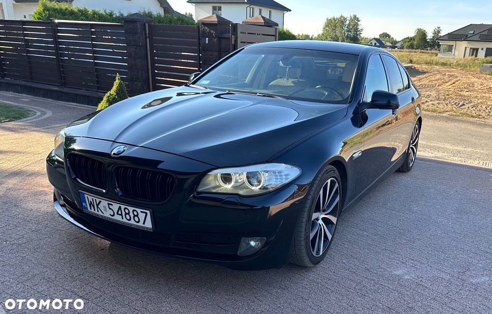 BMW Seria 5 528i xDrive - 11