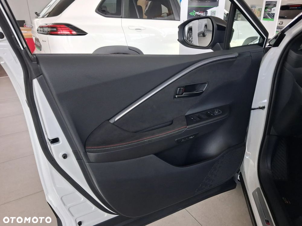 Toyota C-HR 2.0 PHEV Dynamic Force GR Sport - 17