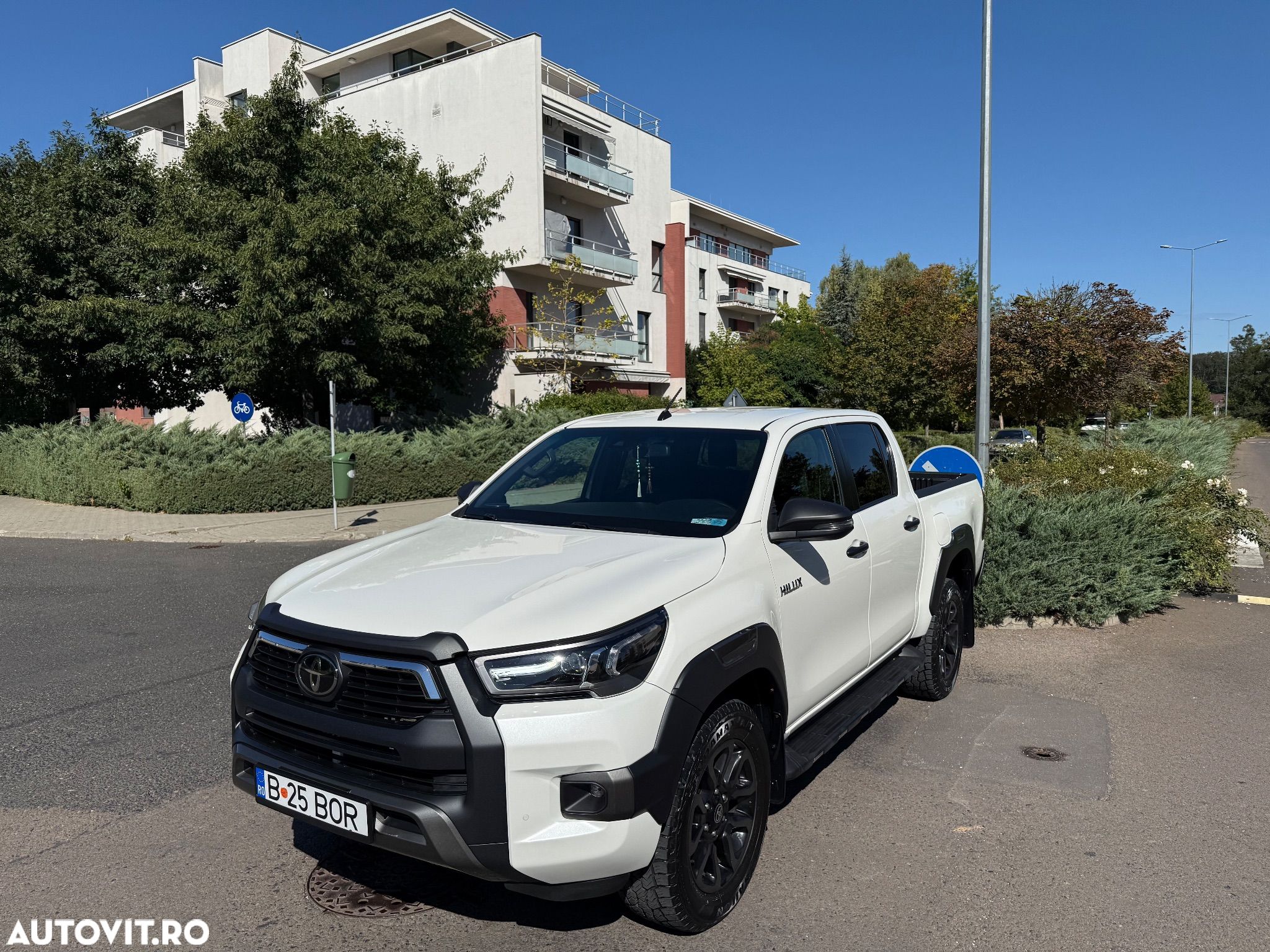 Toyota Hilux 2.8D 204CP 4x4 Double Cab AT Invincible Color Edition - 1