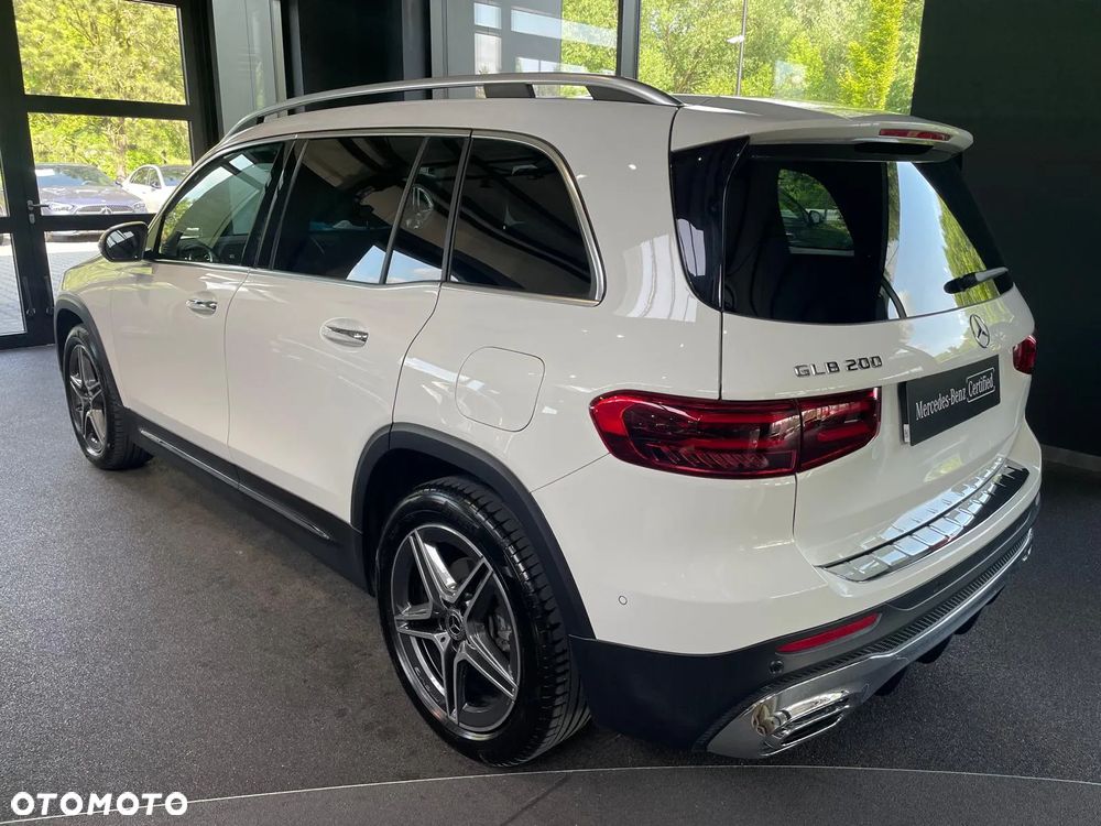 Mercedes-Benz GLB 200 4-Matic AMG Line 8G-DCT - 3
