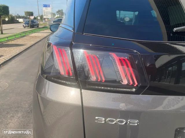Peugeot 3008 PureTech 130 Stop & Start GPF EAT8 GT — fotografia 12