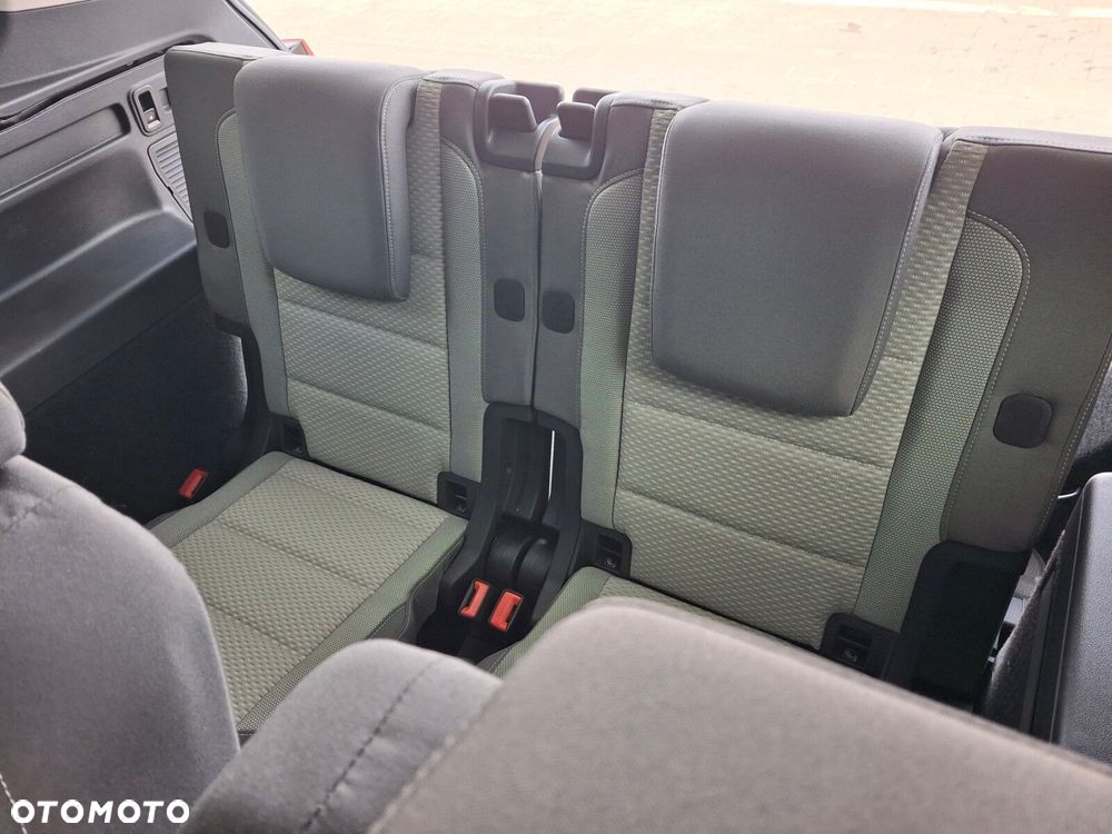 Volkswagen Touran - 10
