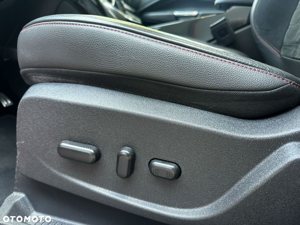 Ford Kuga - 12