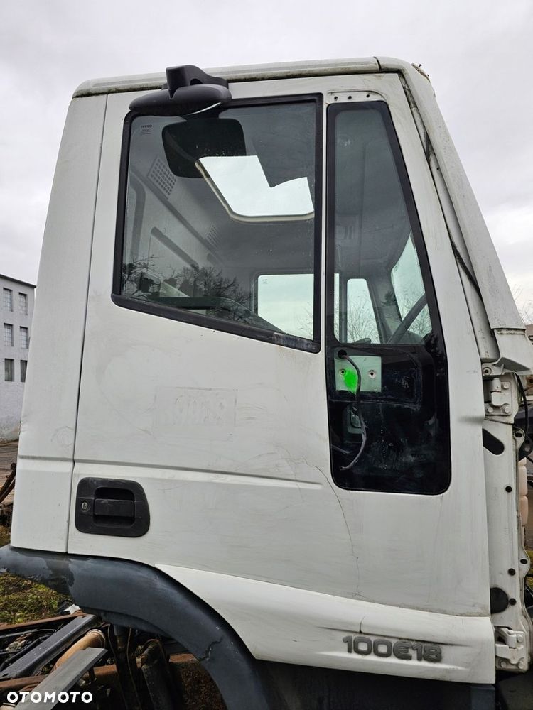 DRZWI PRAWE BIAŁE KOMPLETNE IVECO EUROCARGO 02-08 rok