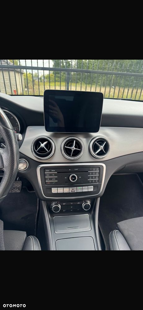 Mercedes-Benz CLA 180 7G-DCT UrbanStyle Edition - 18