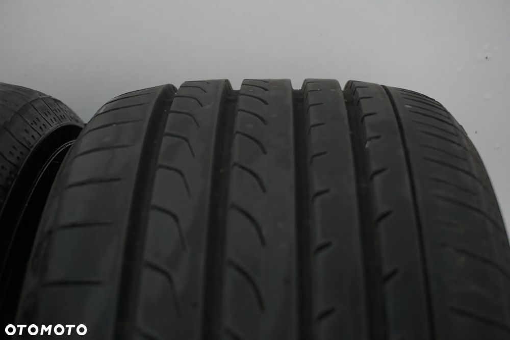 225 55 18 Yokohama Bluearth RV-02 - 6