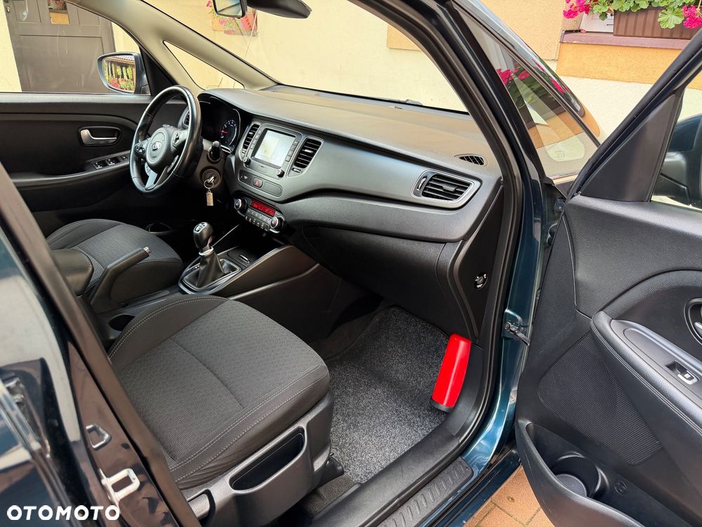 Kia Carens - 30