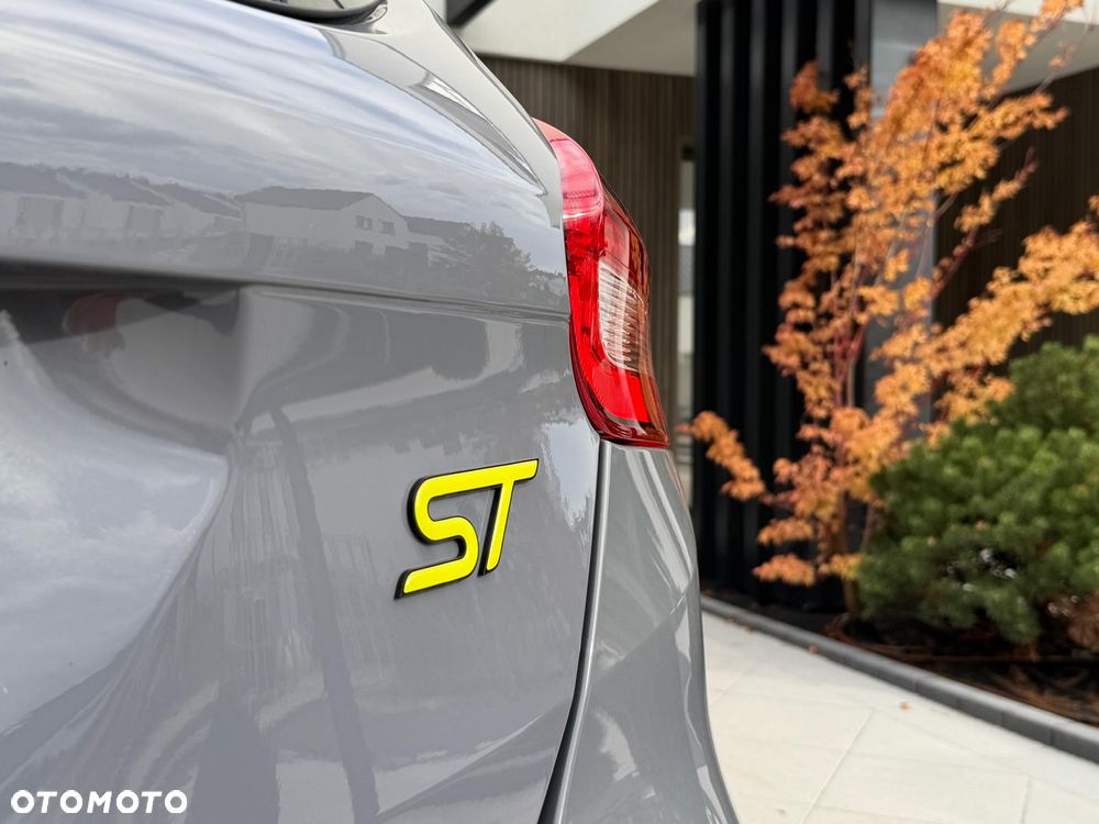 Ford Focus 2.0 EcoBoost ST - 16