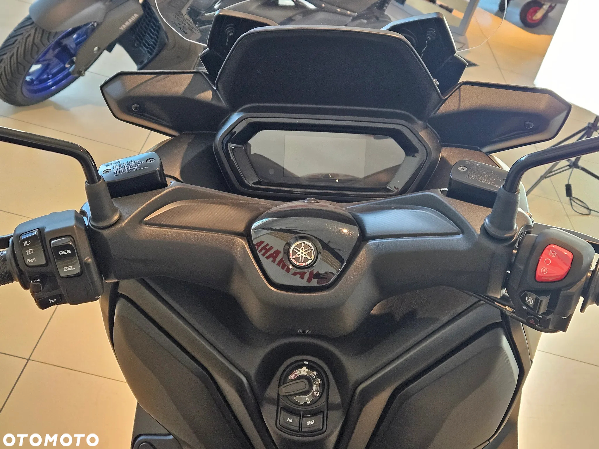 Yamaha X-max - 12