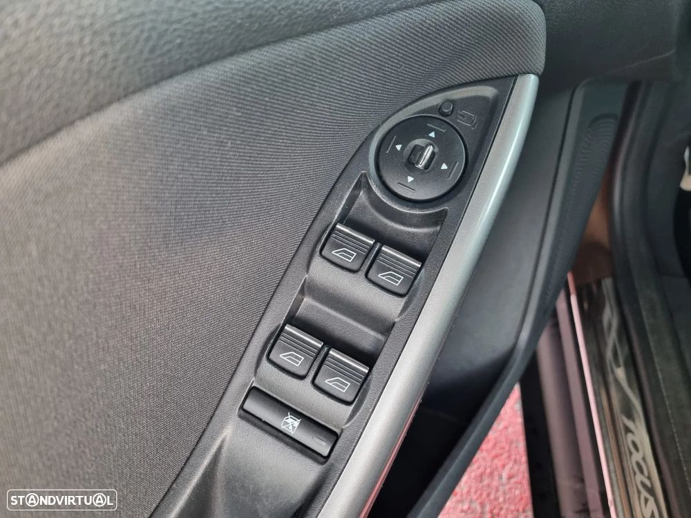 Ford Focus 1.0 SCTi Titanium Best - 29
