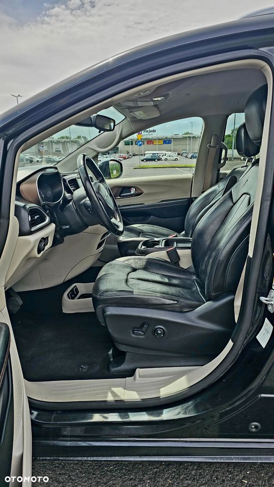 Chrysler Pacifica - 18