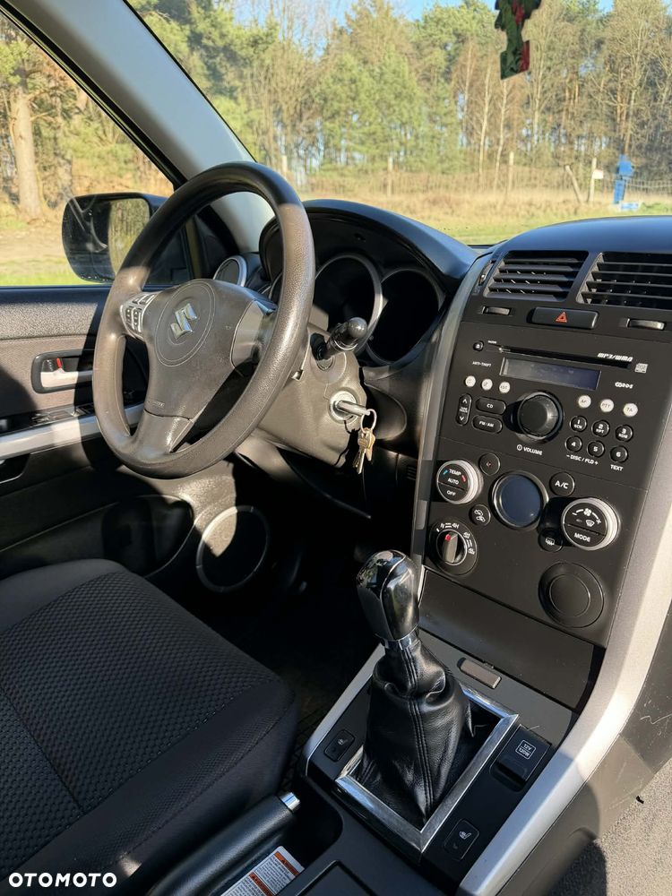 Suzuki Grand Vitara 2.0 - 8