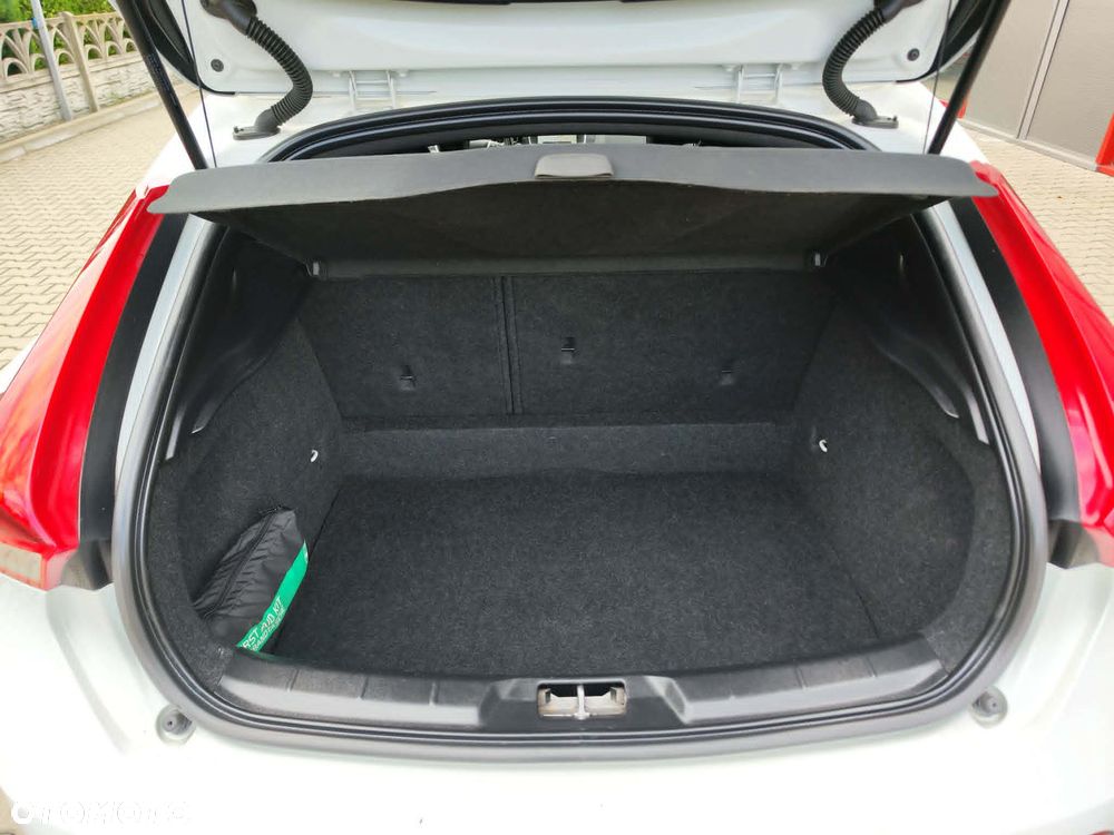 Volvo V40 D2 Drive-E R-Design Momentum - 39