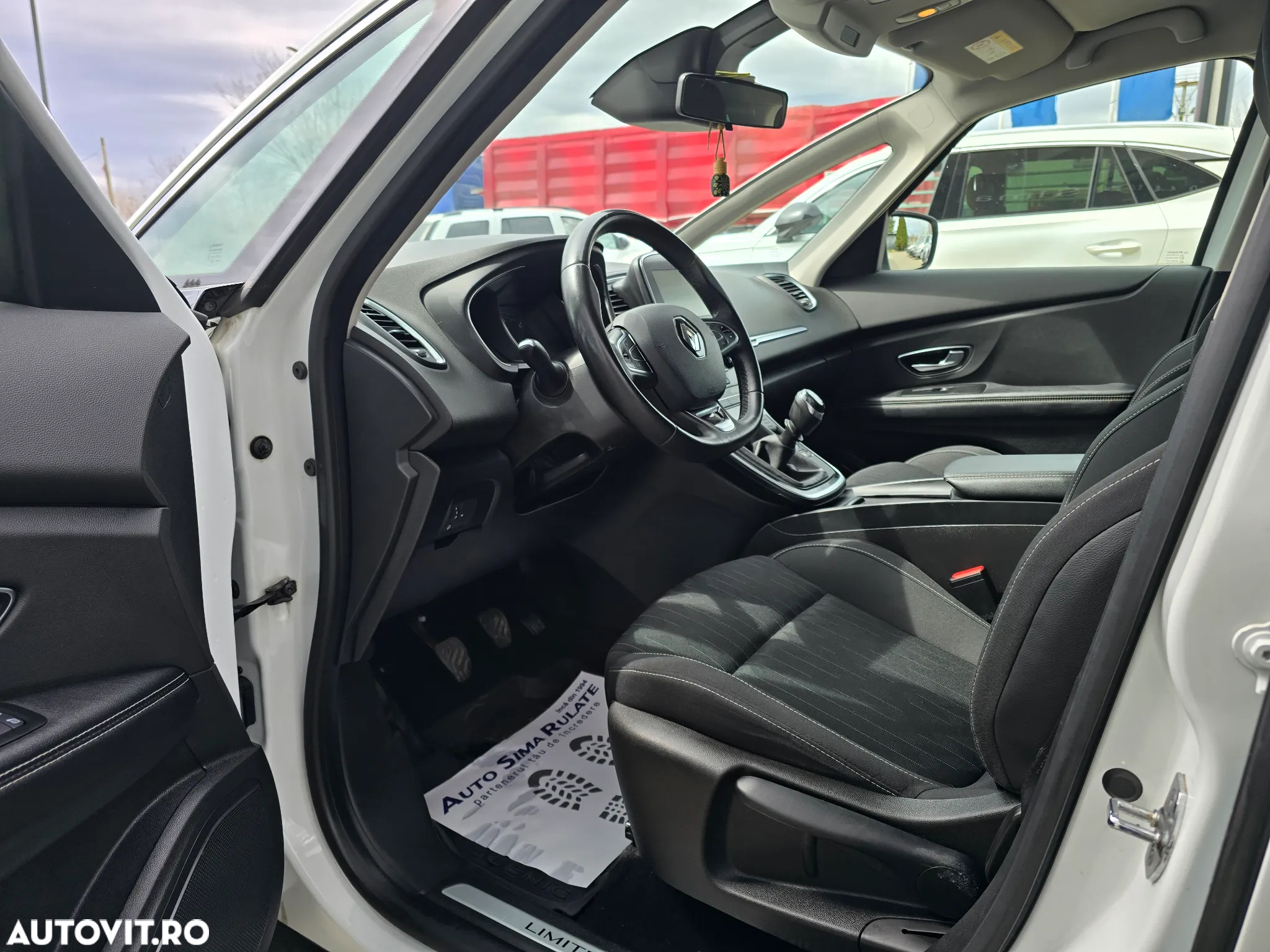 Renault Scenic BLUE dCi 120 LIMITED - 17