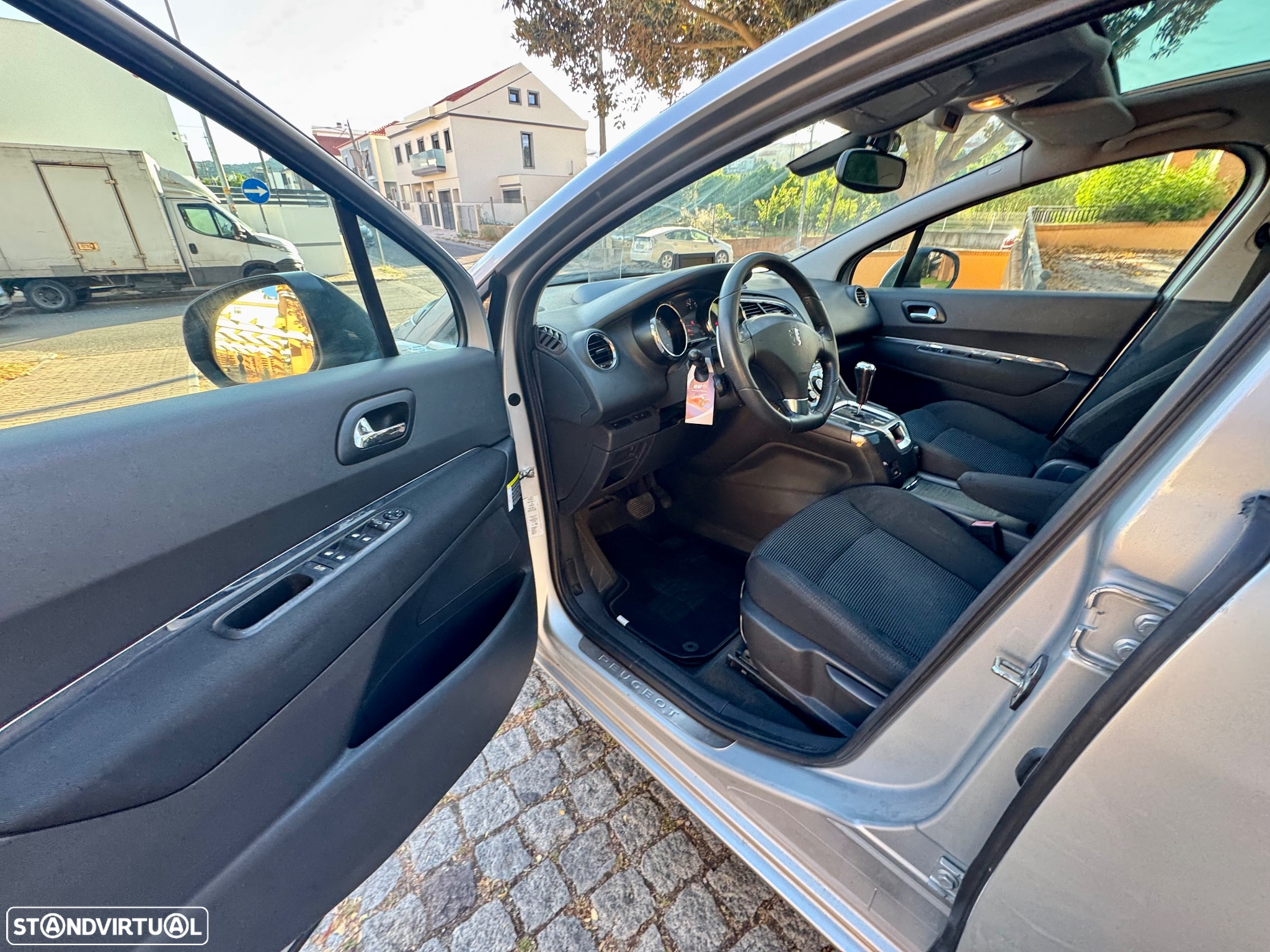Peugeot 5008 1.6 HDi Executive CMP6 JLL17 - 16