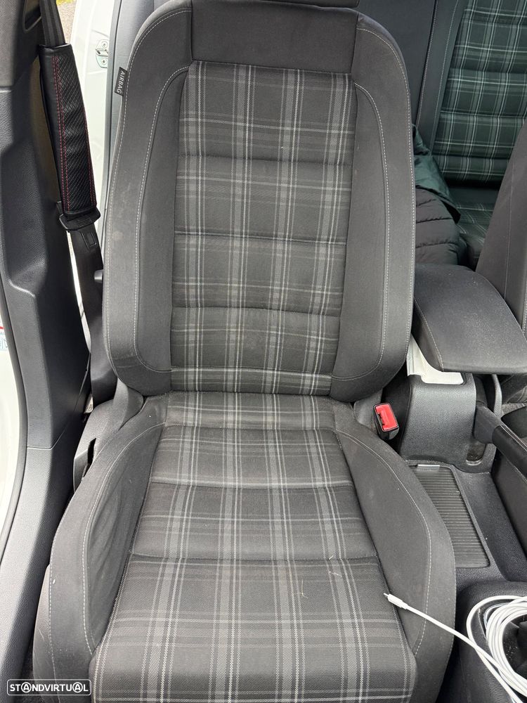 VW Golf 2.0 TDi DPF GTD - 1