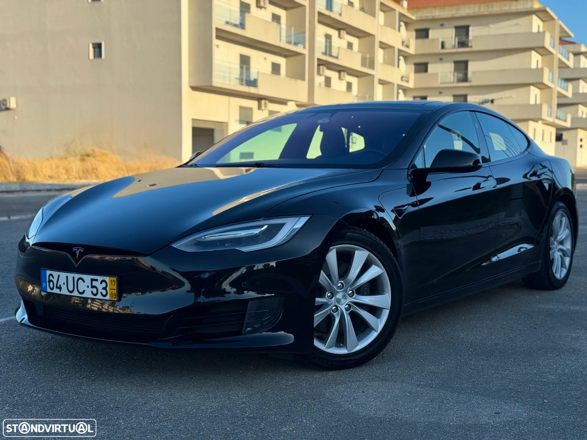 Tesla Model S - 3