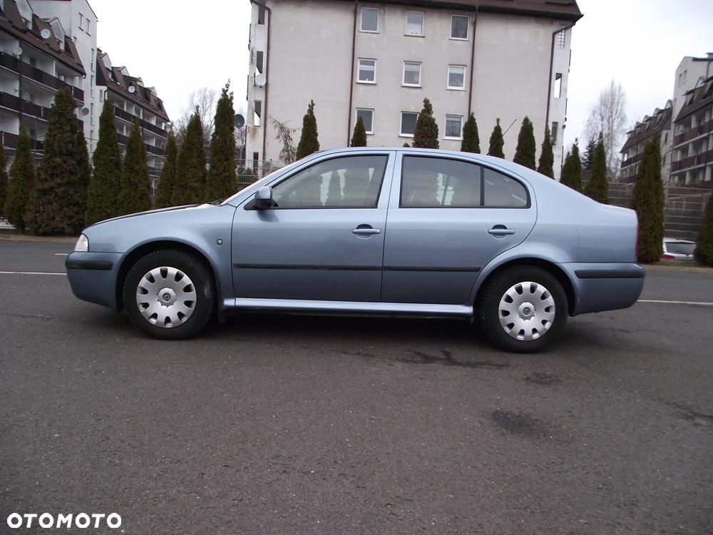Skoda Octavia 1.6 Tour - 12