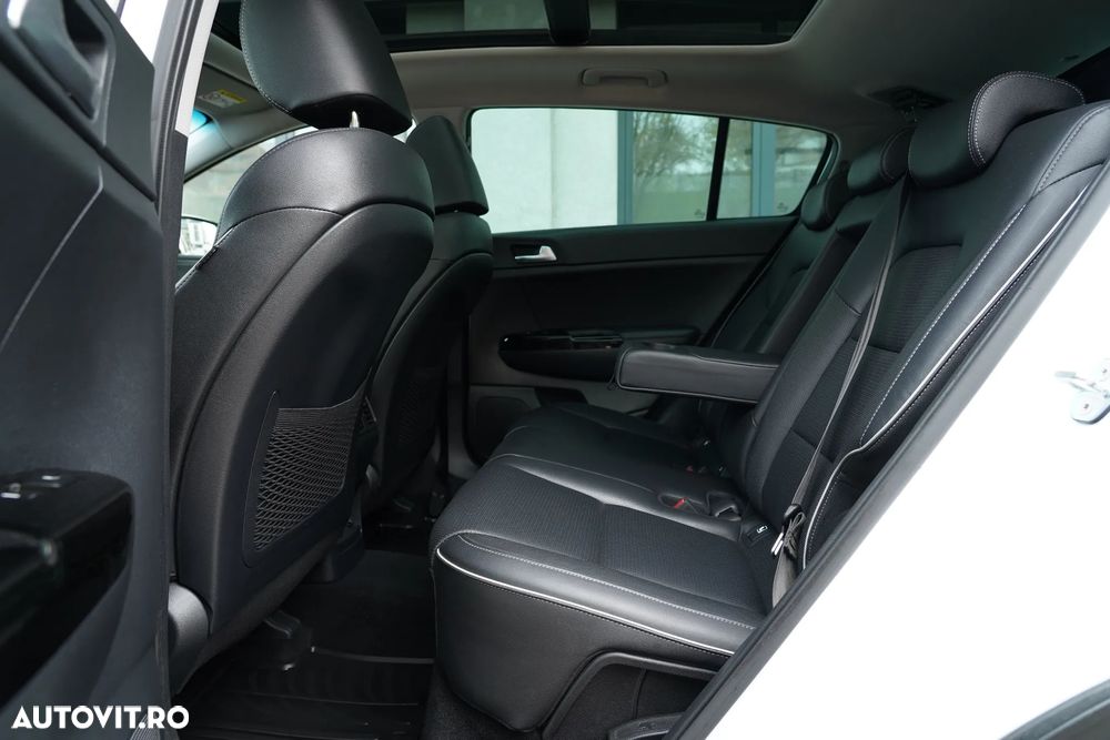 Kia Sportage 2.0 CRDI AWD Eco-Dynamics+ (48V M-H) Aut. GT LINE - 10