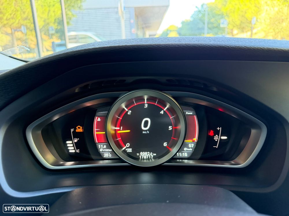 Volvo V40 D4 Summum - 9