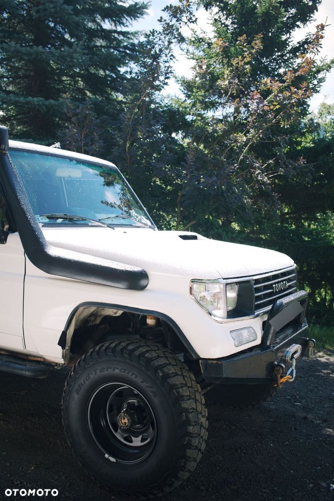 Toyota Land Cruiser - 7